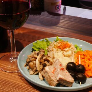 「Bakery Kitchen aioi」では、こだわりのパンとそれに合うアテ…