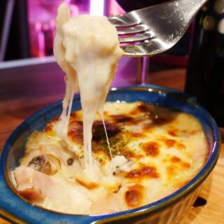 とろけるチーズと香ばしい香り…手作りのパンにグラタンは、ま…